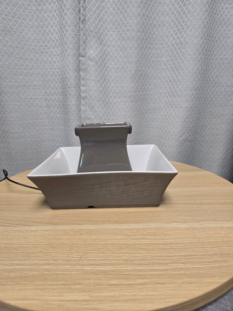 Porcelain Cat/Dog Water Fountain w/ 3 Filters
