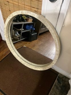 Beautiful round mirror