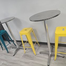 Bar Table w Stools