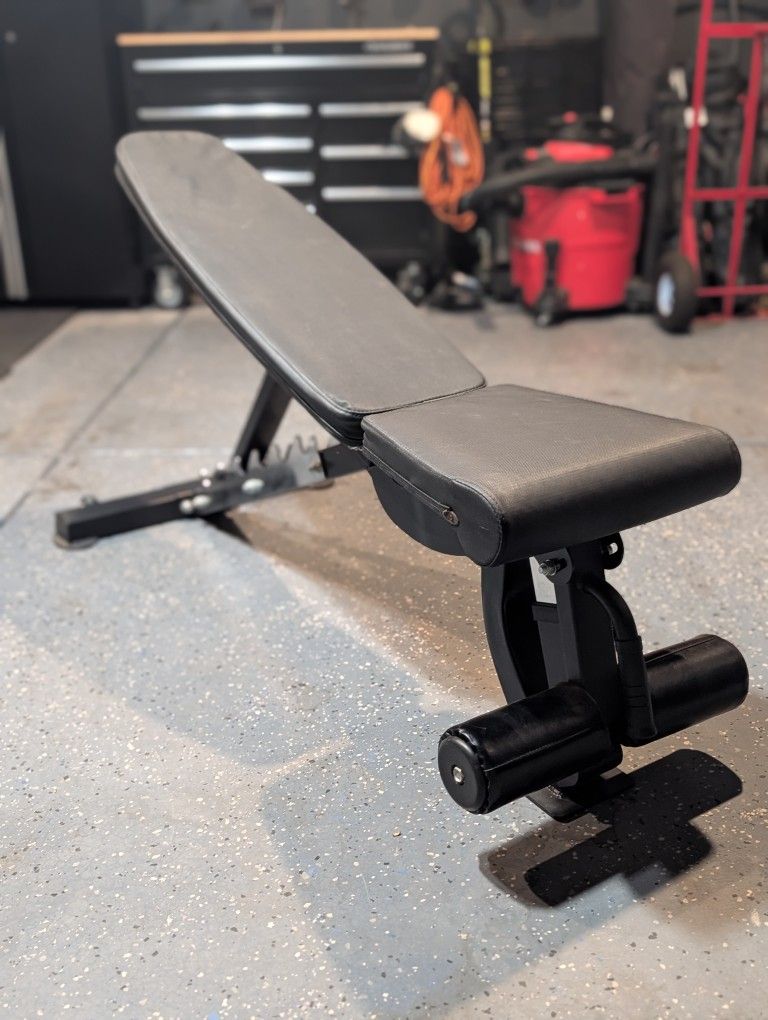 
Titan Olympic Incline/Decline Workout Bench – Great Condition
