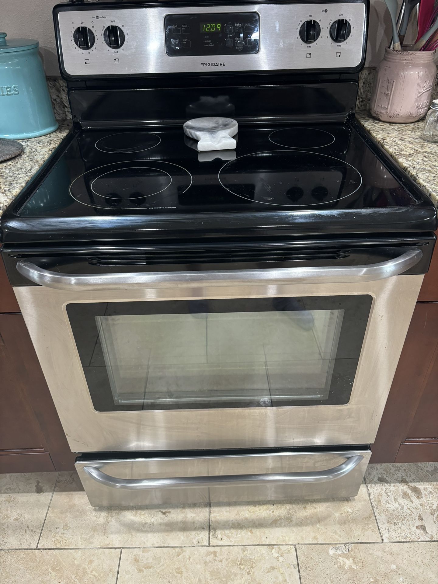 Electric Frigidaire stove for Sale in Tampa, FL OfferUp