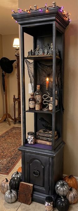 Halloween decorative shelf tower