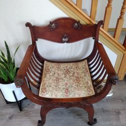 Antique Savonrola Roman Style Hall Chair with Carved Lion Head Armrests