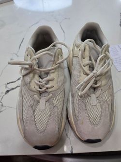 Yeezy 700 analog