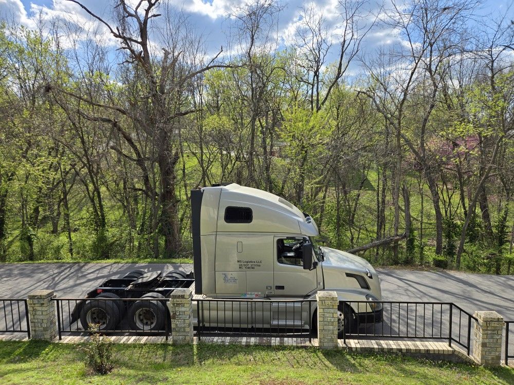 2015 Volvo VNL