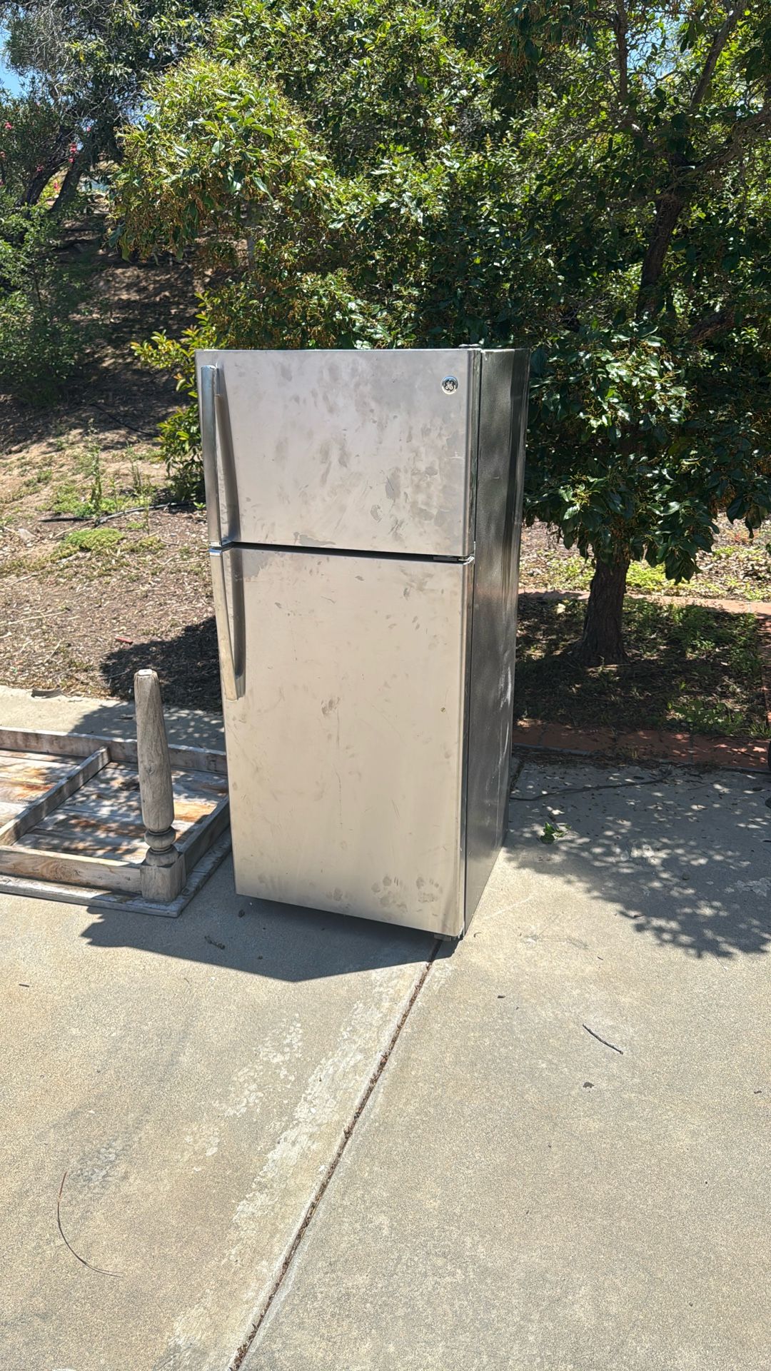 Free Fridge/freezer (doesn’t Cool)