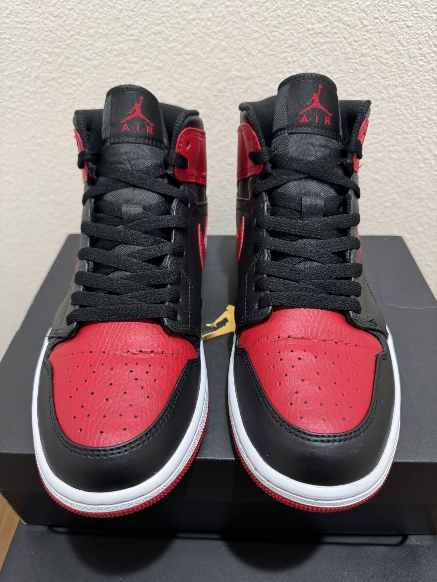 Jordan 1 Retro Mid Bred/Banned Size 8.5 Mens (Original Box)