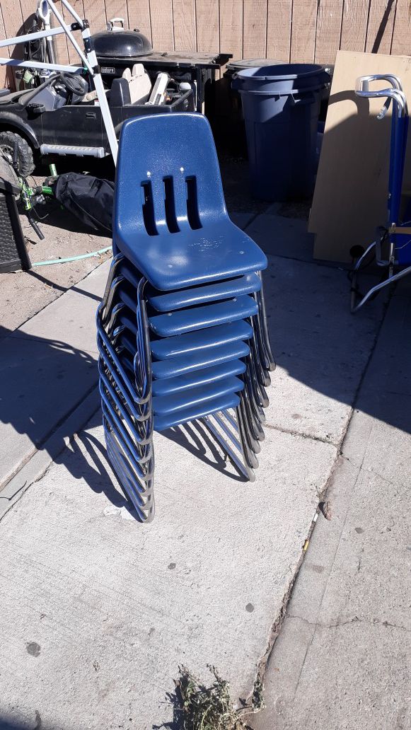 Kids chairs 5 left !!!