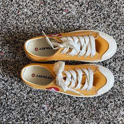 Mustard Air Walk shoes 6.5 W