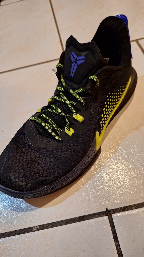 Kobe NIKE Basketball Shoes Size 10