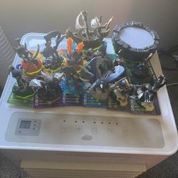 Series 1 Skylanders with cards And Portal