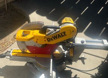 Dewalt Corded Sliding Chip Saw/Miter Saw
