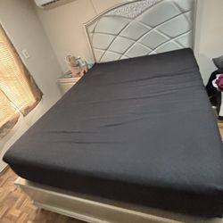 Queen Bed Frame And Drawer 