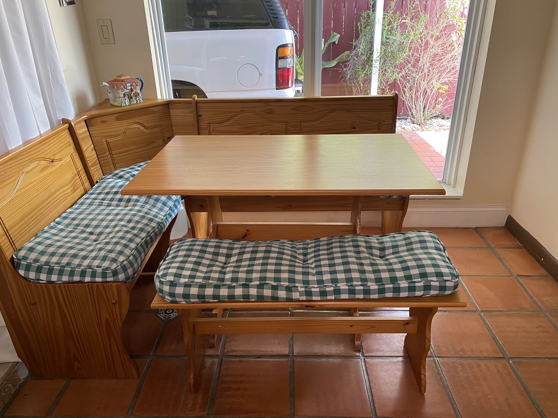 Breakfast Nook Table and Bench 