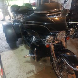 2014 HARLEY DAVIDSON TRI-GLIDE!!!