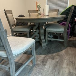 Dining Room table $325