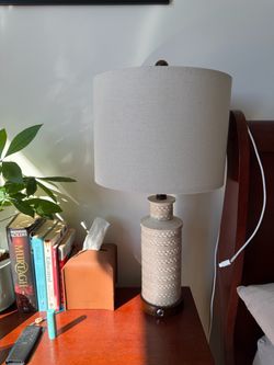 2 bedside table lamps