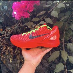 KOBE 6 PROTRO "REVERSE GRINCH" (READ DESCRIPTION)