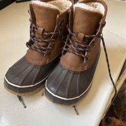 Size 6 Bear paw Women’s Waterproof Boots