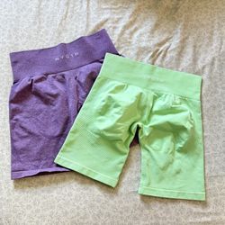 NVGTN WOMEN GYM SHORTS SIZE M