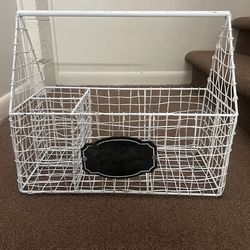 Wire basket with chalk plate