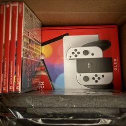 nintendo switch OLED plus 5 Games And Case ALL NEW
