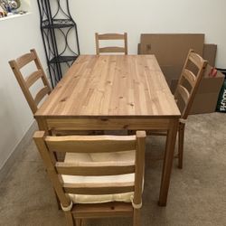 Dining Table and Chair Set 