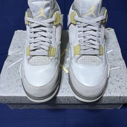 Jordan 4 Retro SE Craft Photon Dust 2023 Size 8