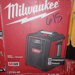 Milwaukee M18 Bluetooth & Charger Radio