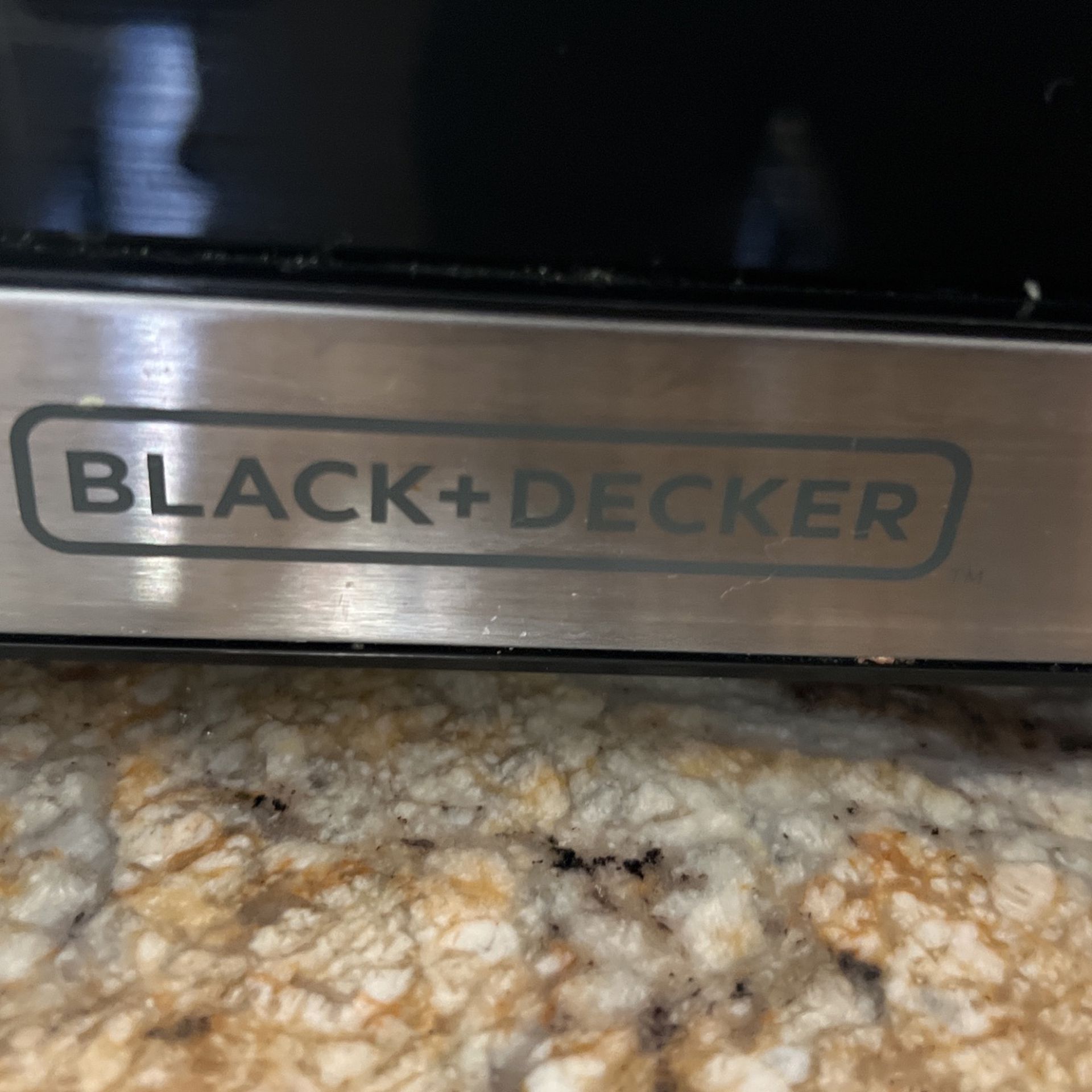 Black N Decker Microwave Oven [Move-out Sale] for Sale in Issaquah