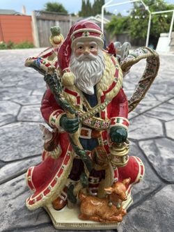 Woodland Holly Santa