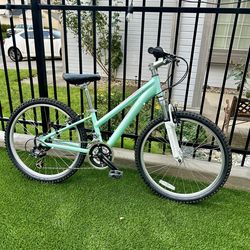 SCHWINN LOTUS YOUTH MOUNTAIN BIKE 24” Wheels