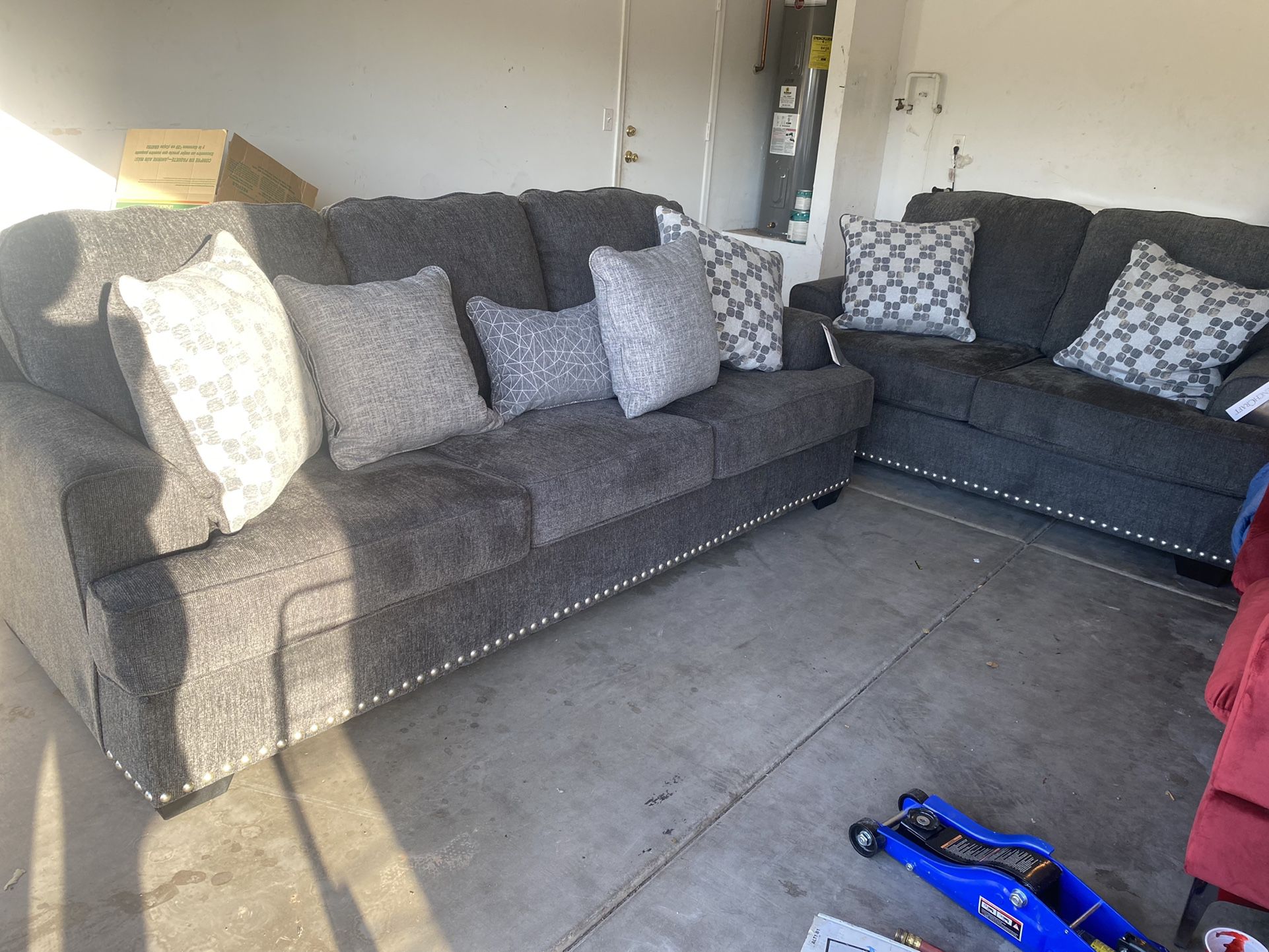 GREY 2 PIECE COUCH NEW