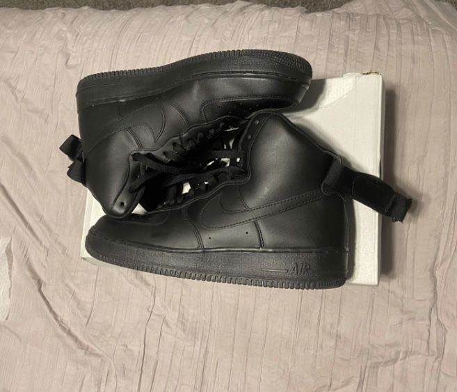 AIR FORCE 1 HIGH ‘07  (men’s Size 12) 