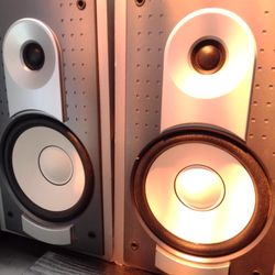 Pair Of Yamaha Speakers
