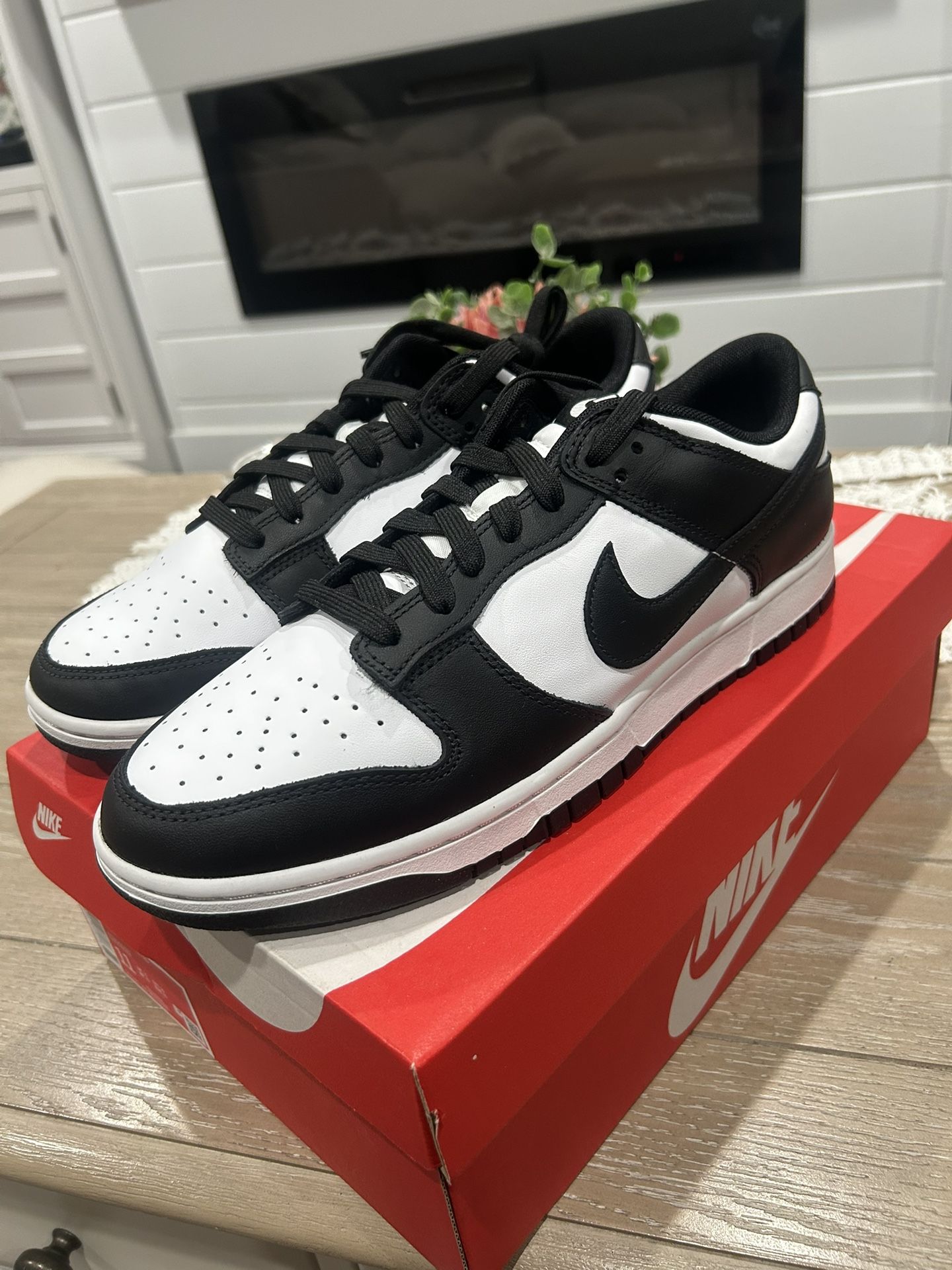 New Nike Air Dunk Lows “Pandas” - size 11