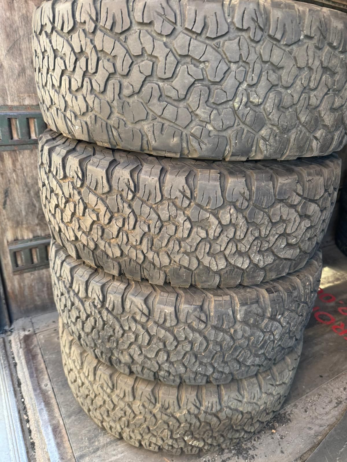 255/70/16 BFGOODRICH 300$ set of “4” Adam 954/534/6165
