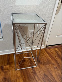 Nice small table 13”x13”x28”
