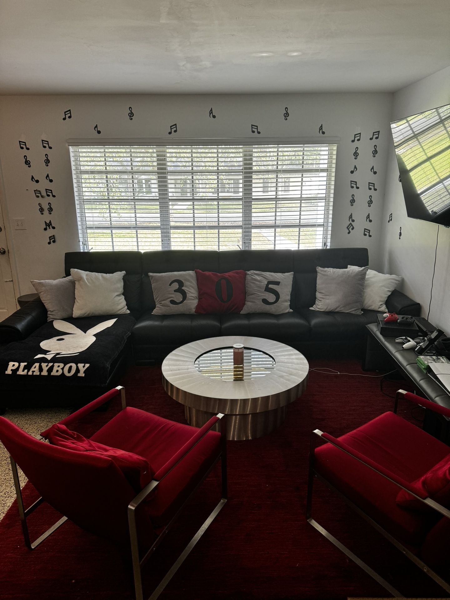 BLACK LEATHER COUCH - NEED GONE ASAP