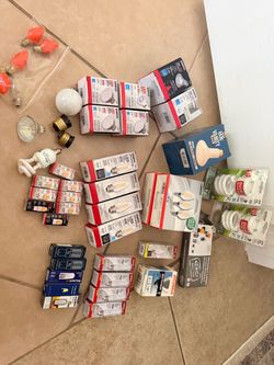 Large Mixed Lot of Light Bulbs