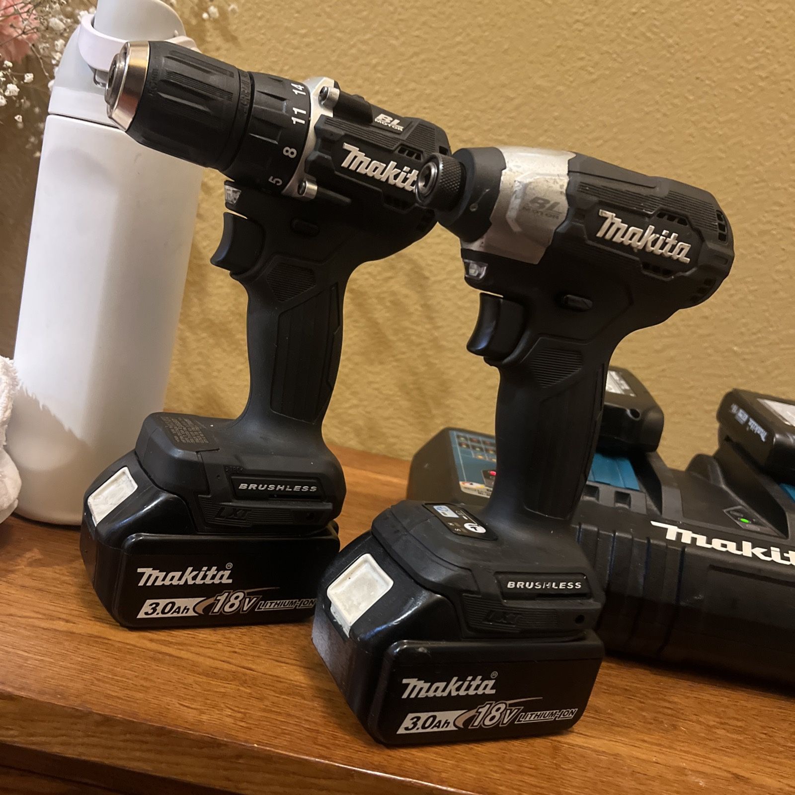 Makita Drill And Driver Black On Black Kit With Fast Charger And 3 Batteries