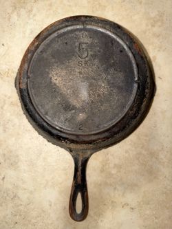 12 cast iron pots pan