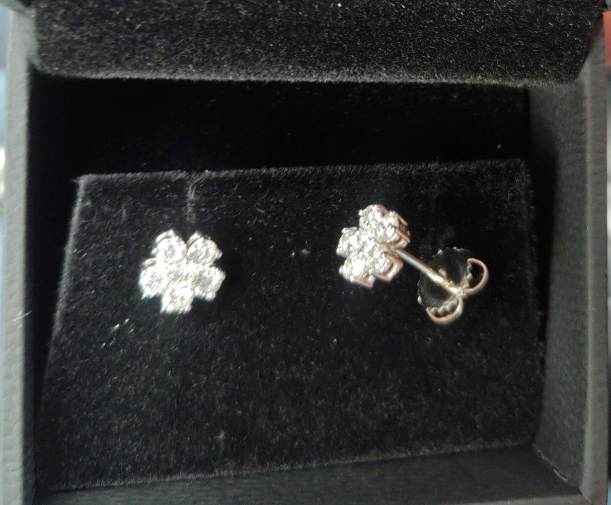 Total 0.94 carat real 12 (6 in each earring) Diamonds & 18K pure white gold earrings w estimate from insurance co