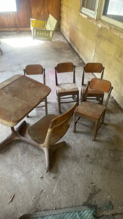 Old school desk & 4- kids chairs
