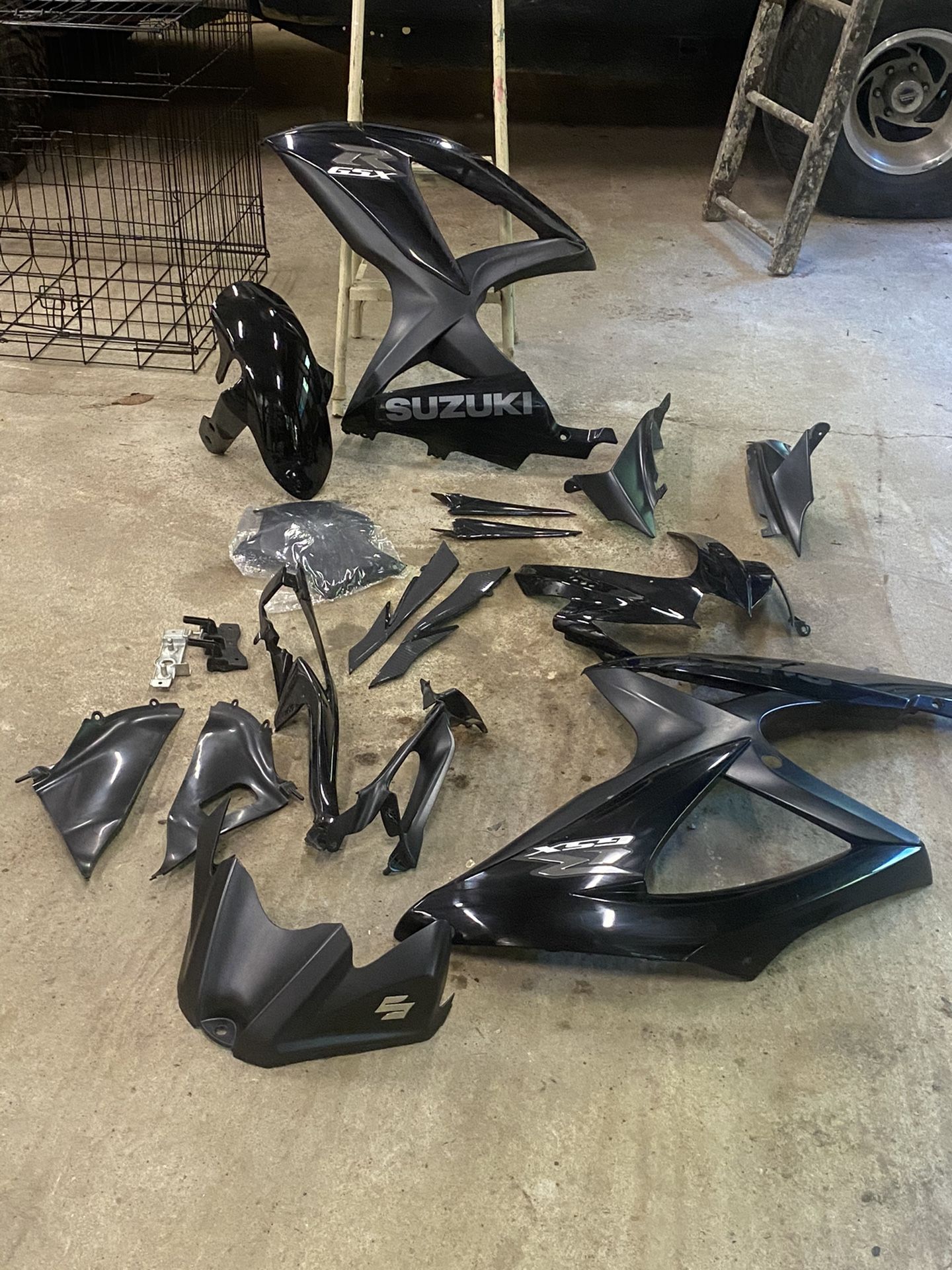 Body plastics for a 2008 Suzuki gsxr 600