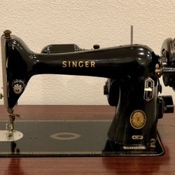 Antique Singer Sewing Machine in Cabinet 