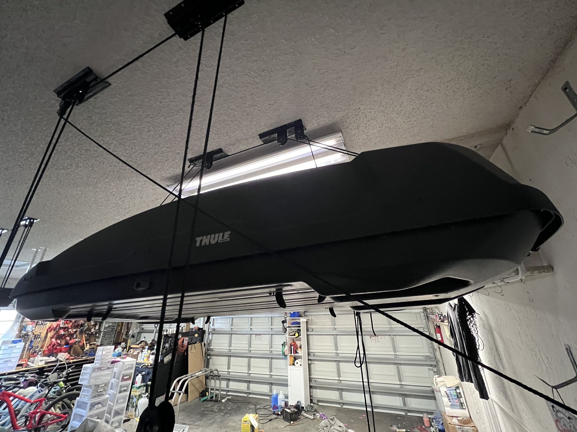 Thule Rooftop Cargo Box (Force XT XLarge) for Sale in Pembroke Pines