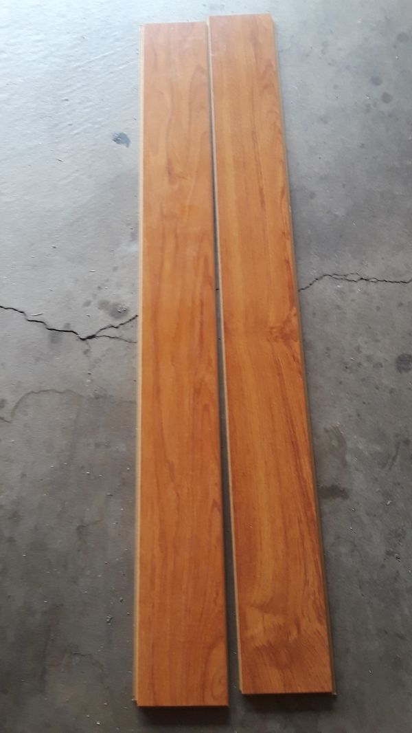 Piso de madera café claro # 270 piesas $140 obo for Sale in Moreno