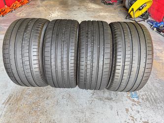 Set Of Four 285/40/22 and 325/35/22 Yokohama Advan Sport like new with 100% Left full life Mercedes GLE