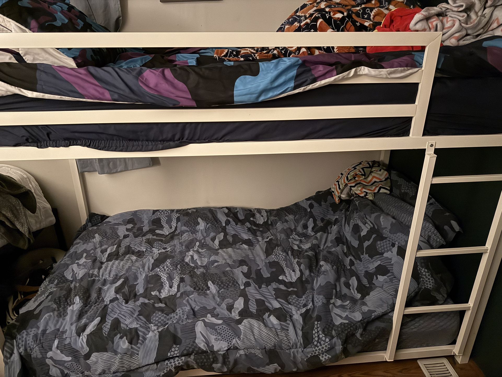 Bunk Bed/ Twin Size
